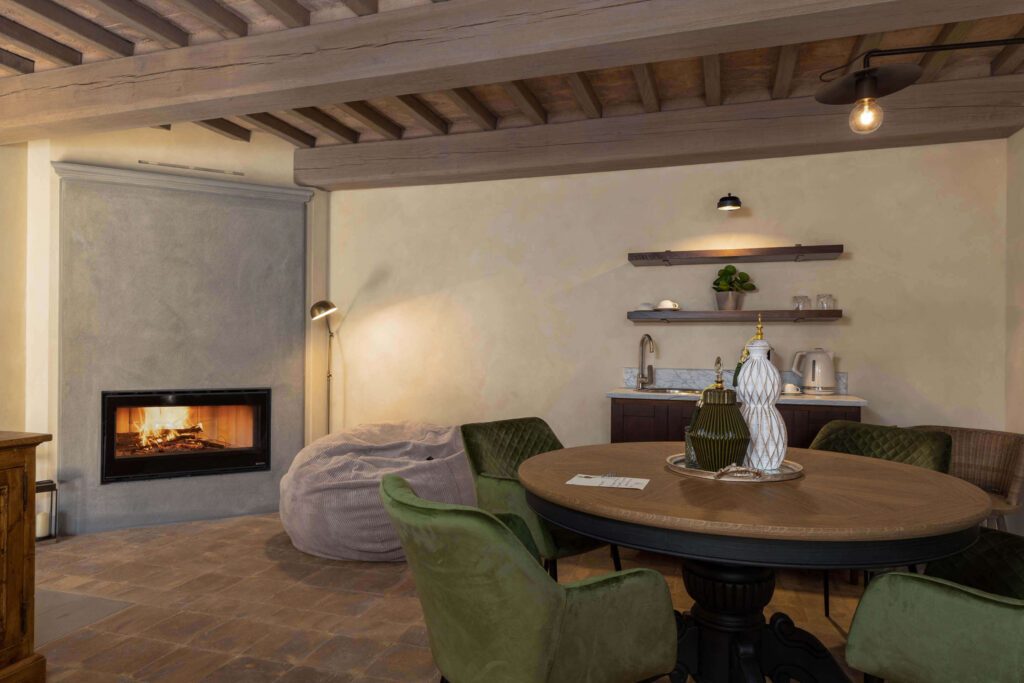 living-piazzetta_superior-room-borghi-dell-eremo