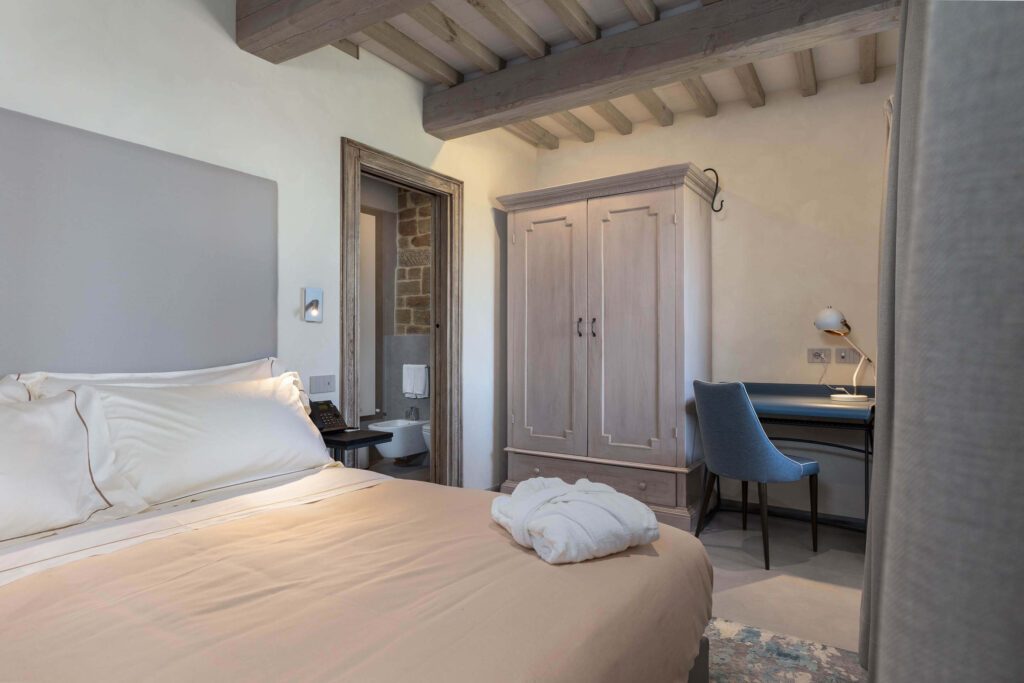 camera-da-letto-junior-suite-canonica-borghi-dell-eremo