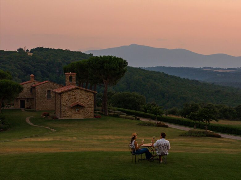 coppia-tramonto-borghi-dell-eremo