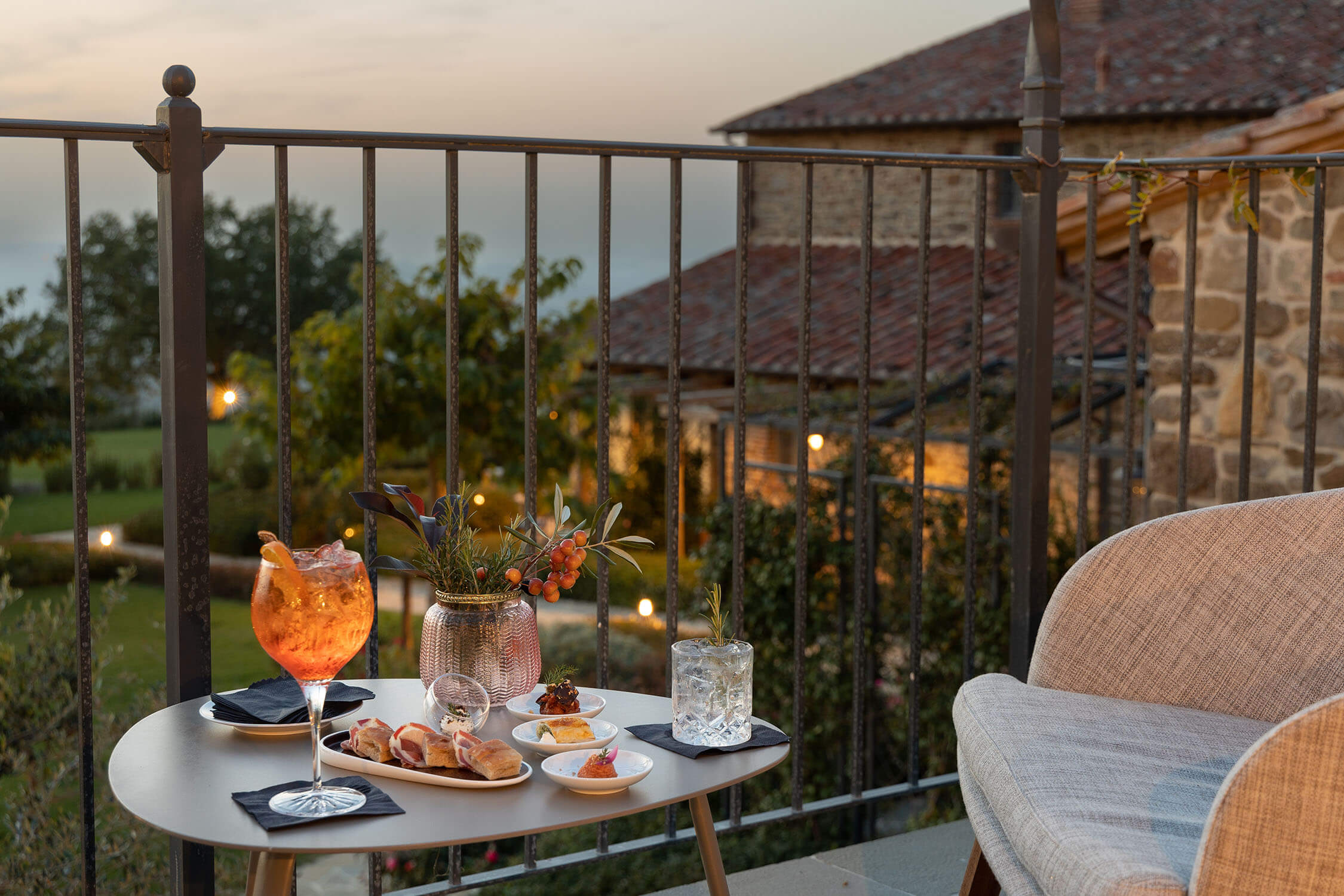 aperitivo-terrazza_borghi-dell-eremo